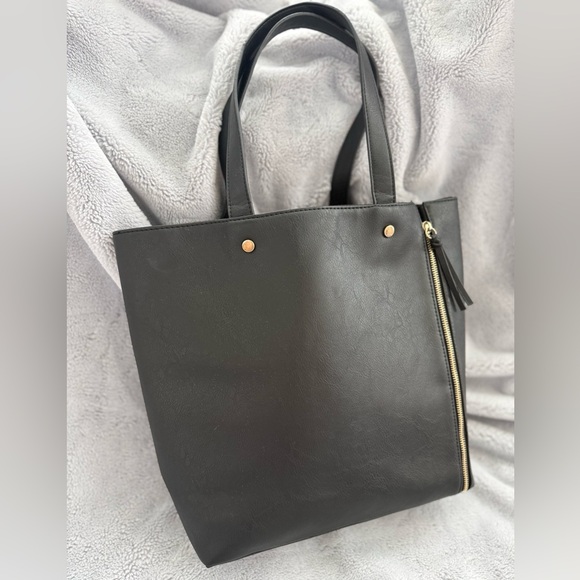 Neiman Marcus Handbags - Neiman Marcus Vegan Leather Black Tote with Expandable Side Zippers